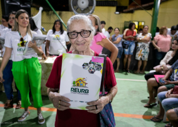 Prefeitura de Parauapebas entrega 343 títulos de propriedades de imóveis para moradores do bairro Li