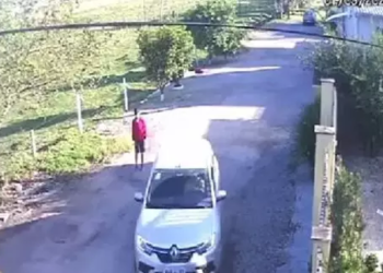 Pai viraliza ao ‘esquecer’ filho e chegar sozinho na escola: ‘fui conversando com ele’