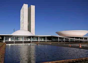 Congresso analisa na segunda vetos à federação de partidos, ao clube-empresa e à MP da Eletrobras