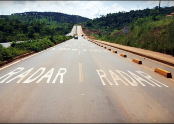 Em Parauapebas, jovem perde controle de moto ao bater em pedra na Faruk Salmen e morre
