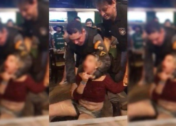 Mulher joga cerveja em policial e é presa por desacato em Cuiabá