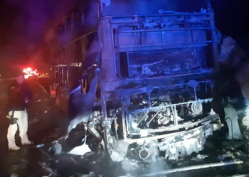 Ônibus que saiu de Belém com destino a Florianópolis pega fogo na estrada