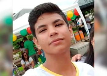 Jovem de 19 anos morre ao bater em traseira de caminhão na BR-155