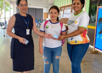 Canaã faz entrega de cartão com até R$400 para compra de livros no Festival Literário