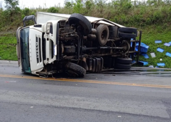 Duas pessoas morrem em greve acidente após batida frontal entre carro e caminhão