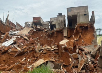 Após fortes chuvas em Parauapebas, casas desabam no Bairro Paraíso