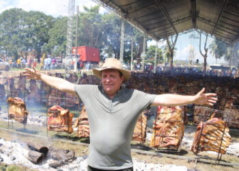 Cerca de 70 mil pessoas celebraram os 35 anos de Parauapebas no maior churrasco de costela no fogo de chão do mundo