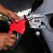 Petrobras eleva preços da gasolina e diesel durante apagão nacional