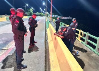 PMs salvam homem e oram por ele na Ponte do Itacaiunas