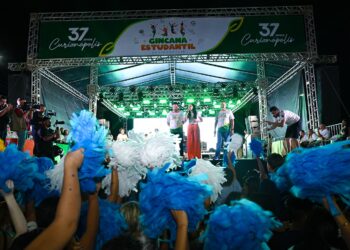 MARIANA CHAMON CONCEDE ABONO PARA TODOS OS SERVIDORES DA EDUCAÇÃO