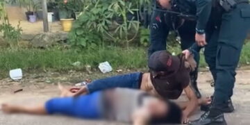 Após esfaquear mulher, homem a beija e tenta estancar o sangue