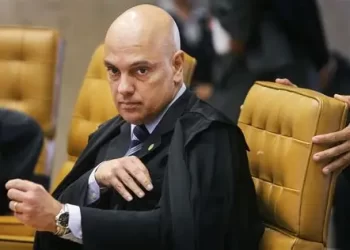 Moraes manda prender homem que quebrou relógio histórico do Planalto