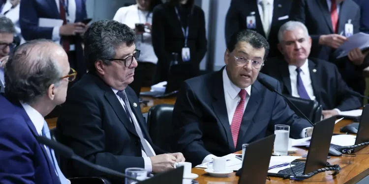 Comissão do Senado aprova aumento da taxação de fintechs e bets