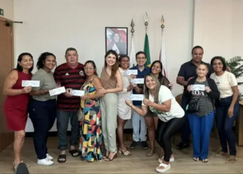 Famílias vítimas de incêndio em dois bairros de Belém recebem benefício habitacional ‘Sua Casa’