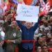 Em Porto Alegre, Lula anuncia entrega de sigilos ao TSE e cobra Flávio
